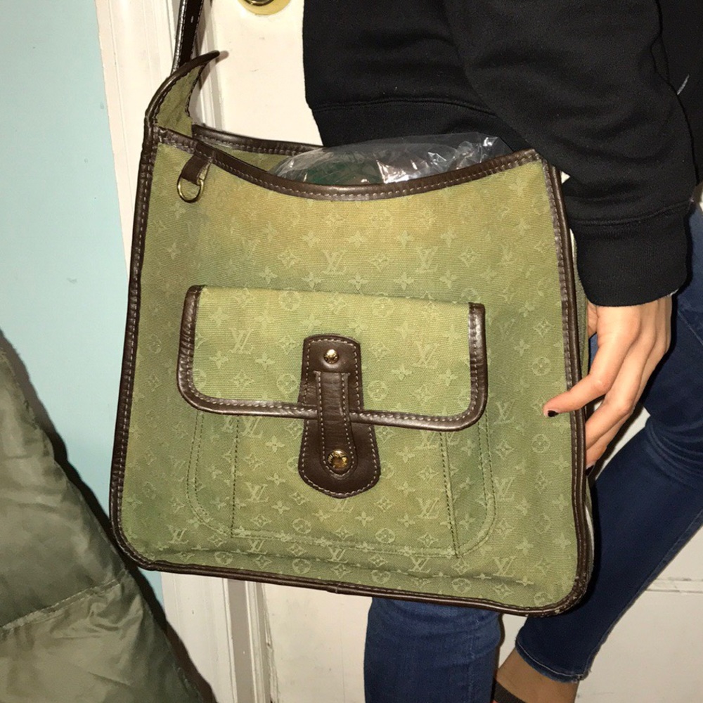 Louis Vuitton crossbody for @maddyscloset22
